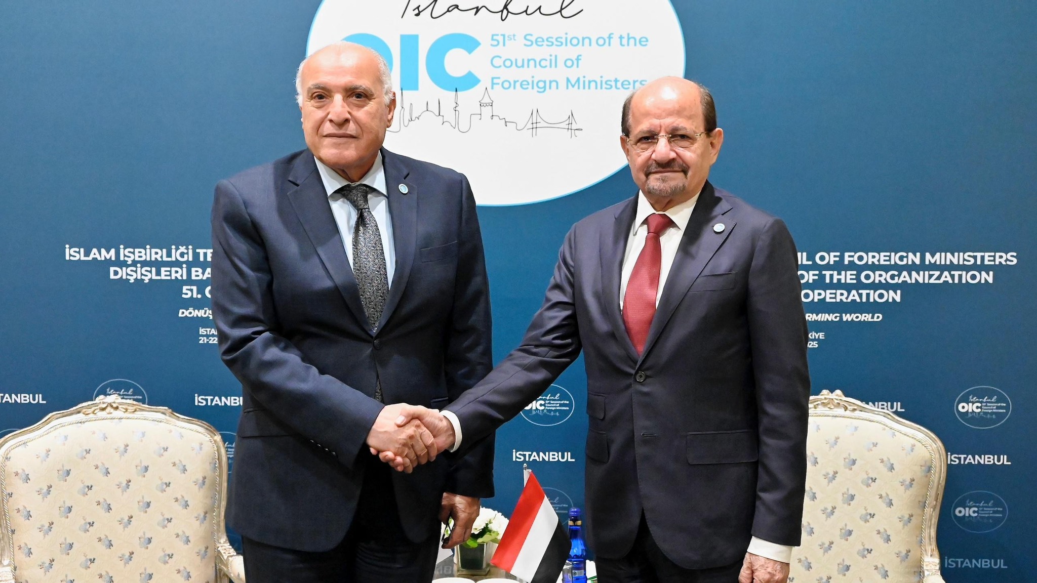 عطاف يجري مباحثات مع وزير الخارجية اليمني بإسطنبول ويؤكد دعم الجزائر لتسوية الأزمة اليمنية